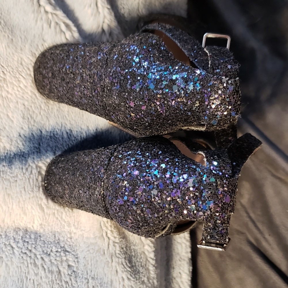 Shoes - Picture 2 of 3